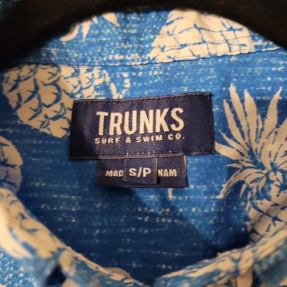 TRUNKS Surf and Swim Button-down Size Small - Picture 3 of 5